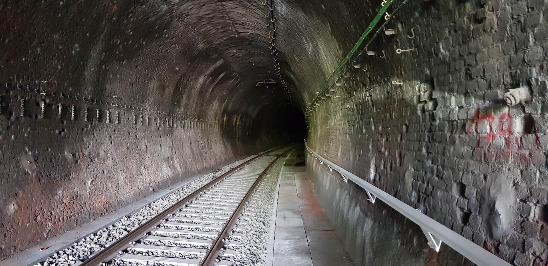 2018-06-01 10.29.55 – foto corrimano installato galleria Luino